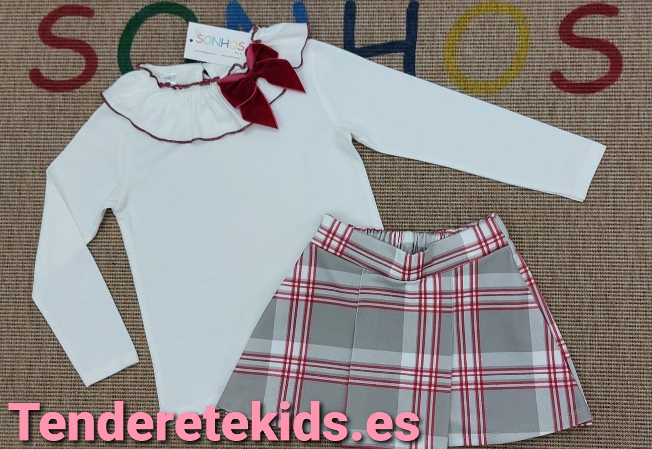 Conjunto camiseta marfi de cuello volante con lazada roja y falda cuadros