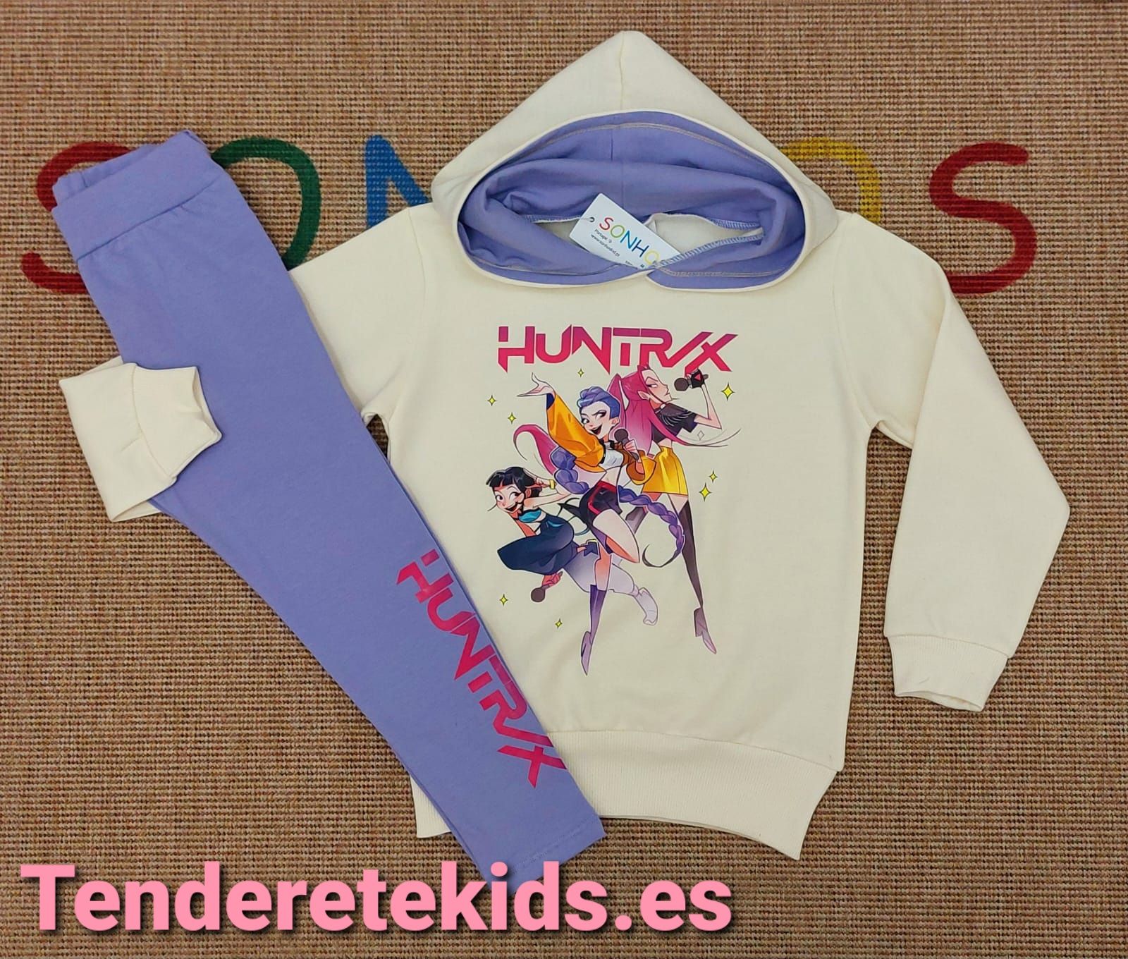 Conjunto Huntrix leggins lila letras fuscia