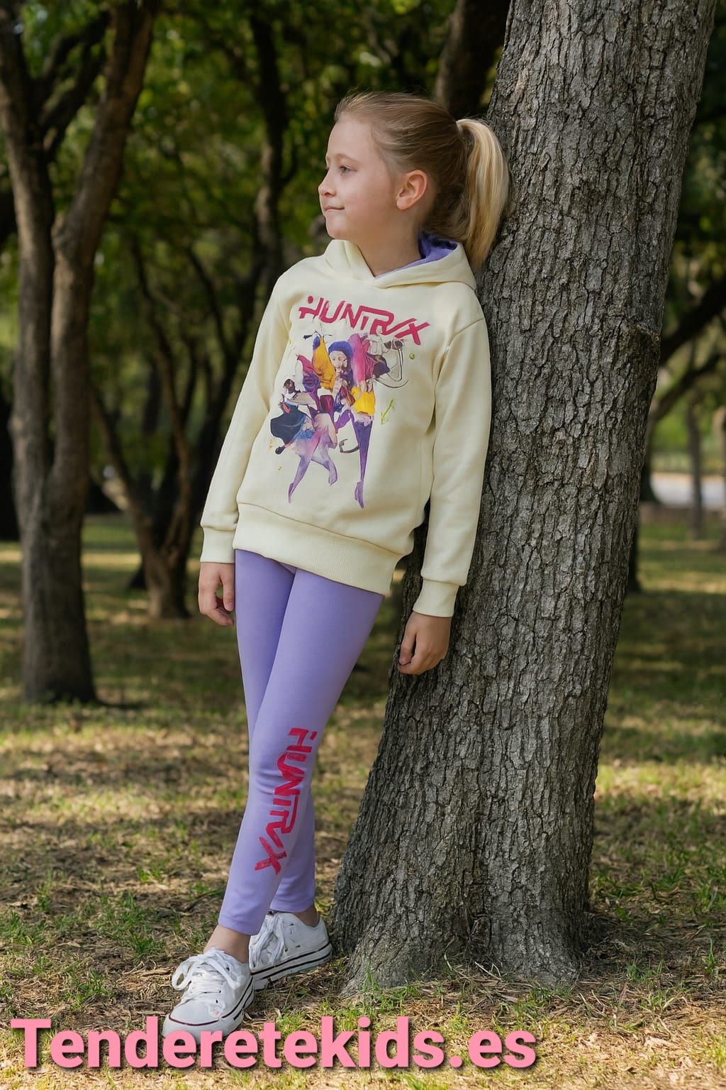 Conjunto Huntrix leggins lila letras fuscia