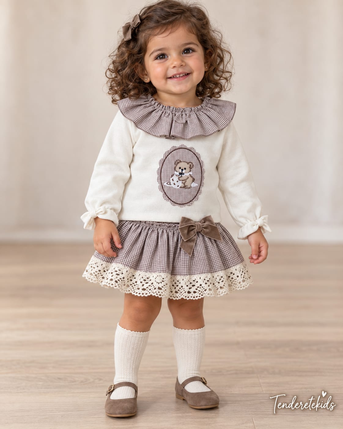 Conjunto osito aplique de cuello volante con braga-falda vichy