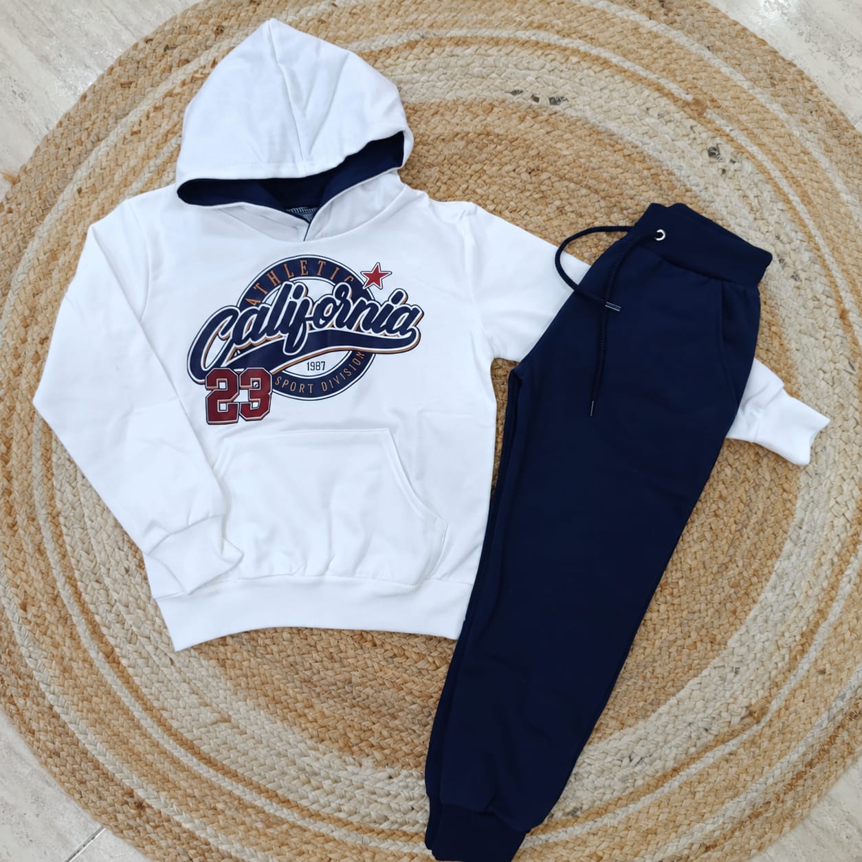 Chandal blanco California con bolsillo canguro