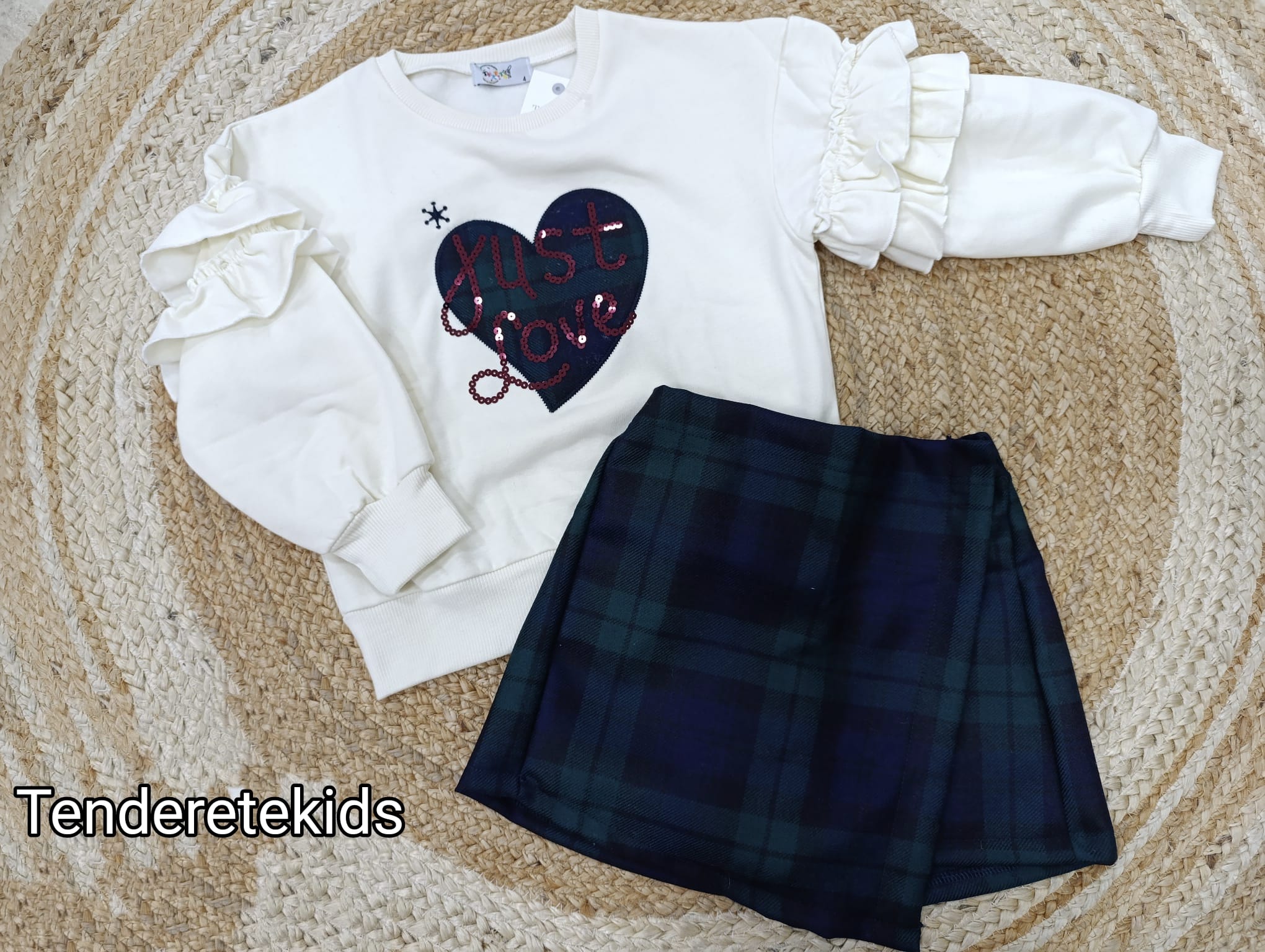 Conjunto marino corazón de falda