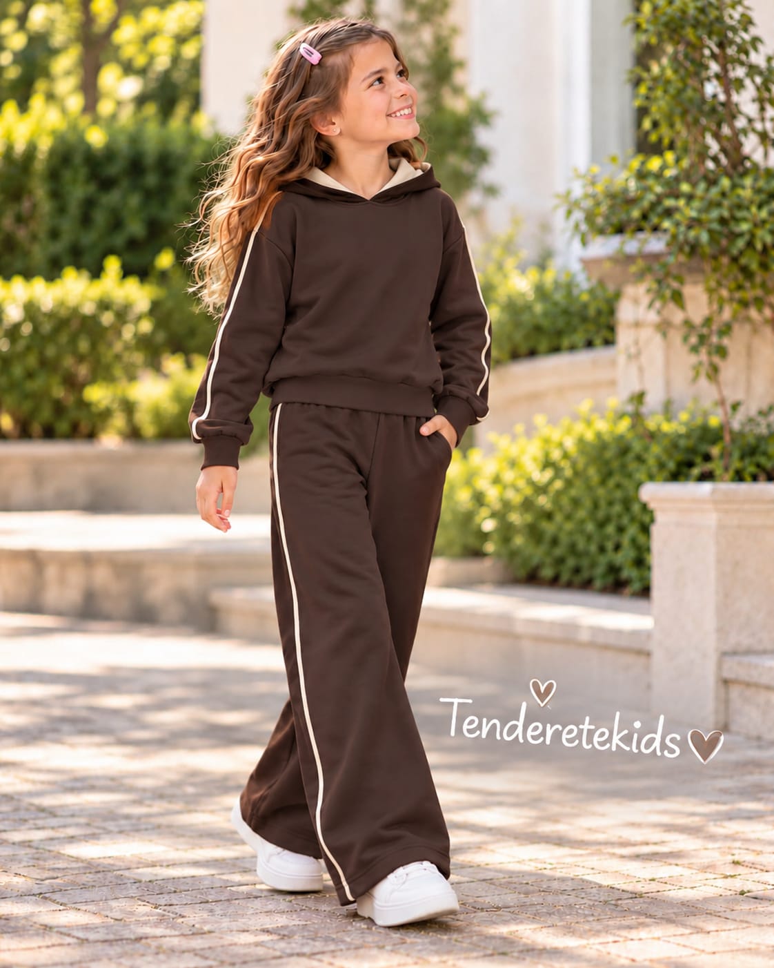 Chándal marrón liso con pantalón ancho linea marina