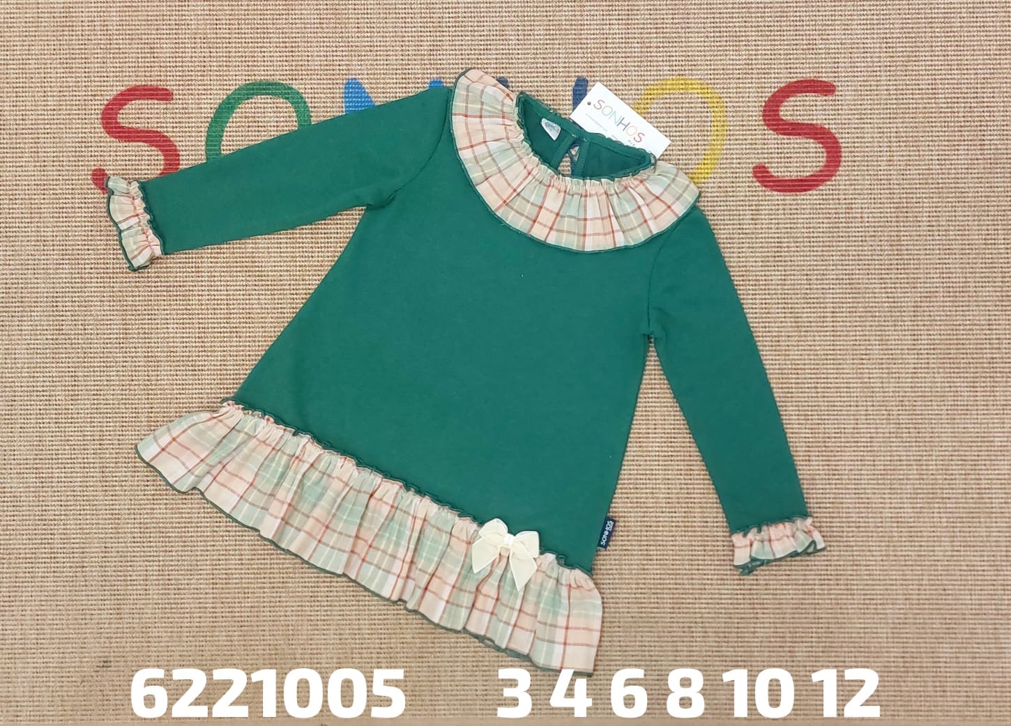 Vestido verde con cuello volante vichy